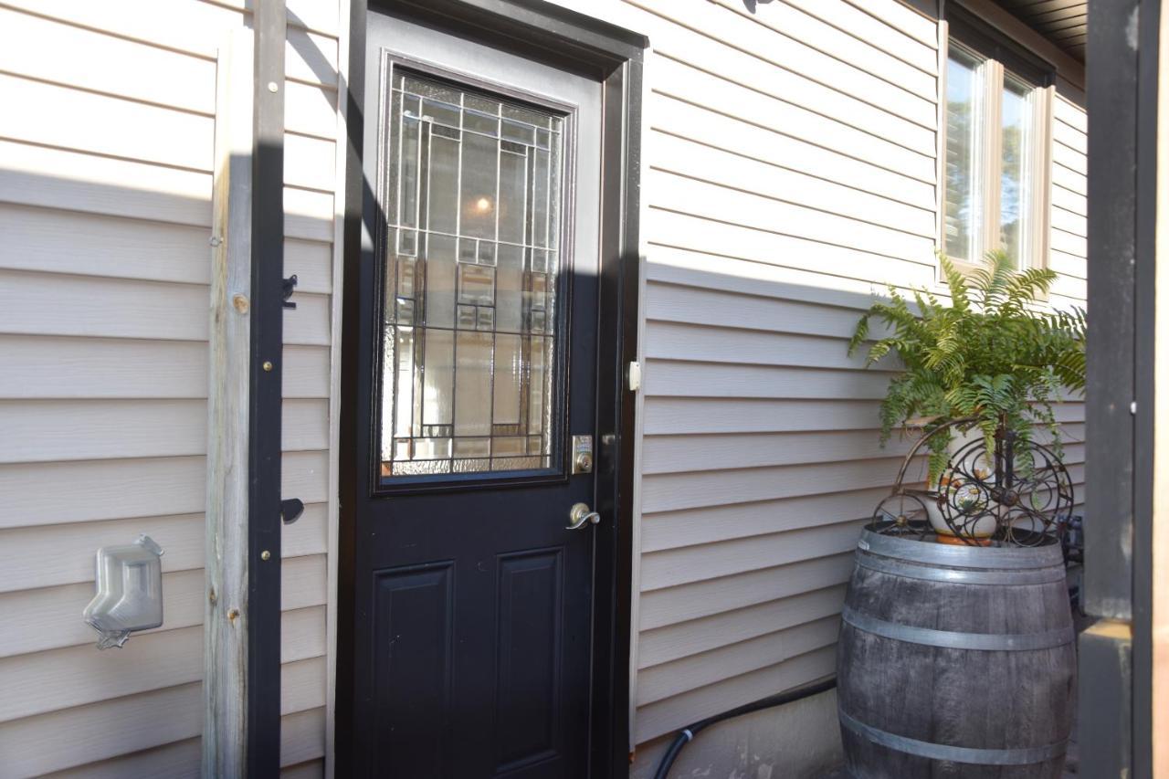 Cozy Suite With Hot Tub & Highspeed Internet Grimsby Exterior photo